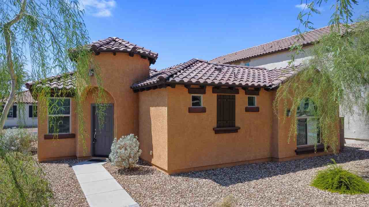 2919 N Athena - Photo 2 of 35