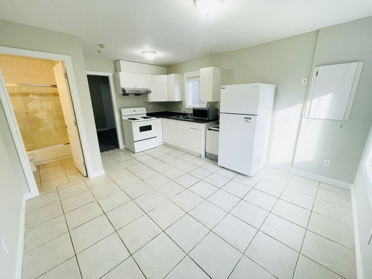 552 East 45th Avenue #1 BR - Photo 3 of 5