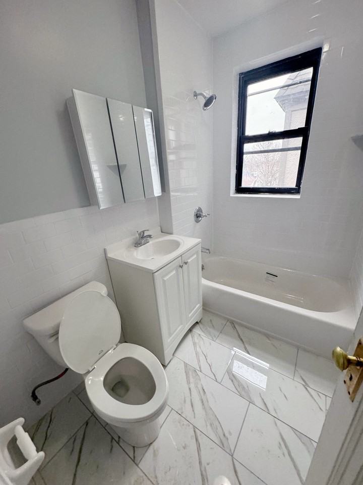 1 Murray Hill Terrace - Photo 4 of 8