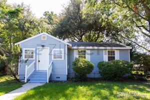 featured image of 1617 Campus St