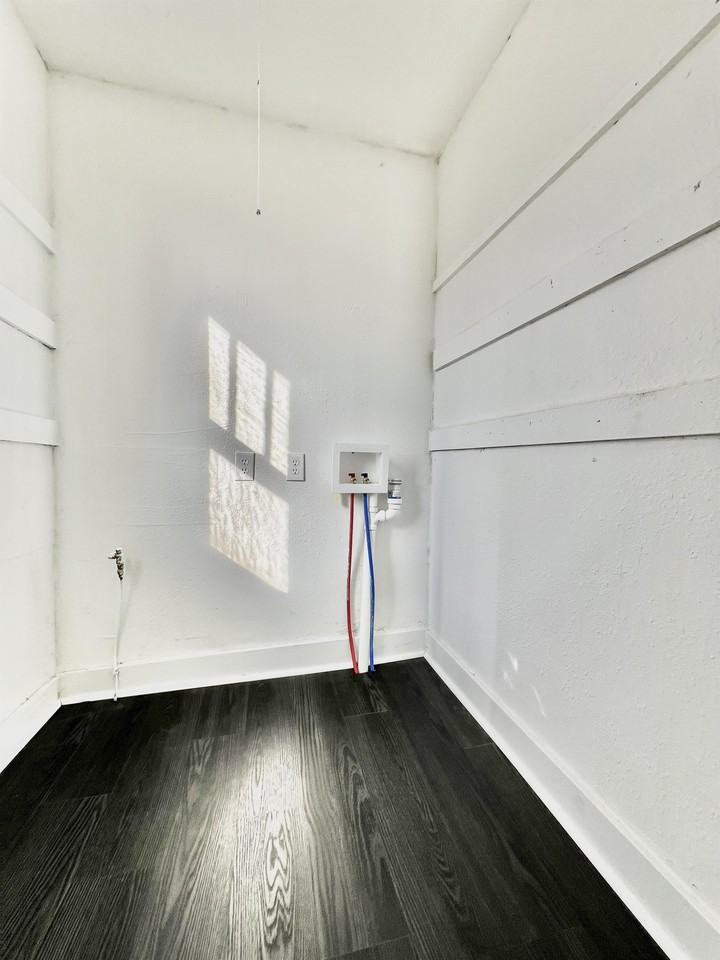 228 Pine St #A - Photo 6 of 10