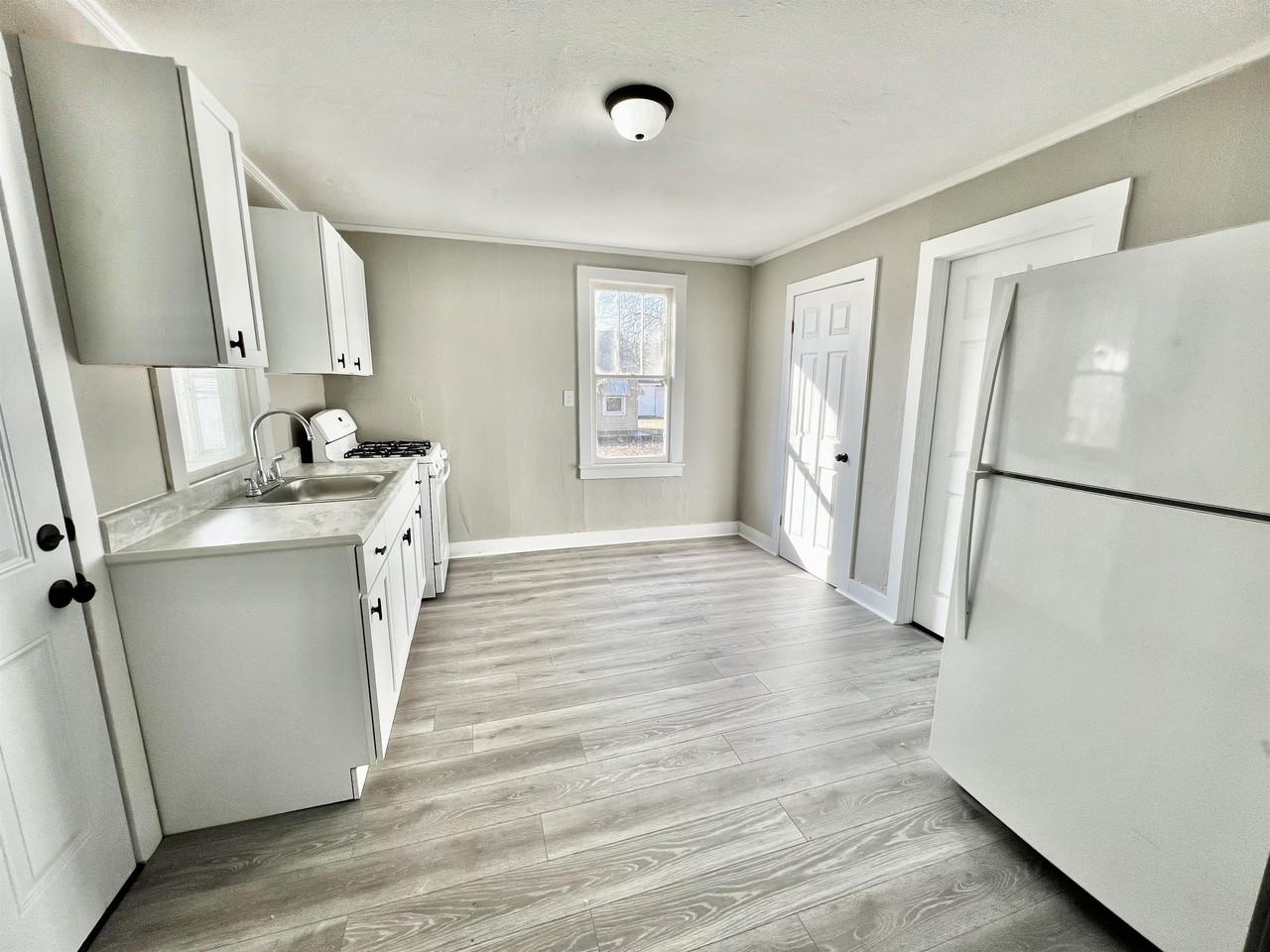 228 Pine St #A - Photo 6 of 10