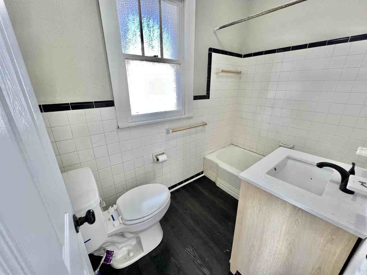 228 Pine St #A - Photo 2 of 10