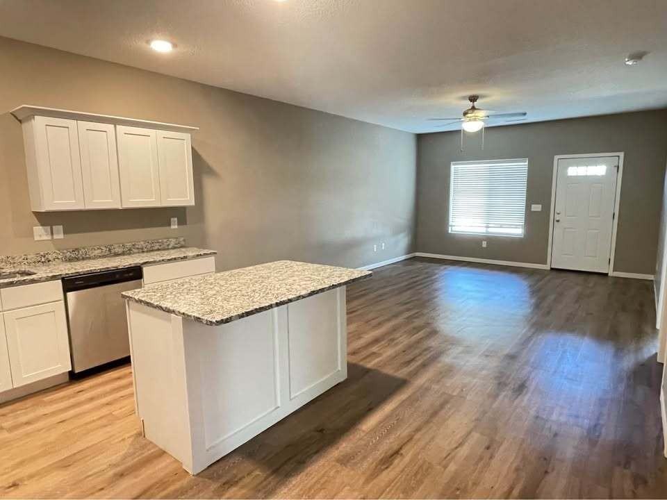 300 E Ford St #1 - Photo 2 of 18