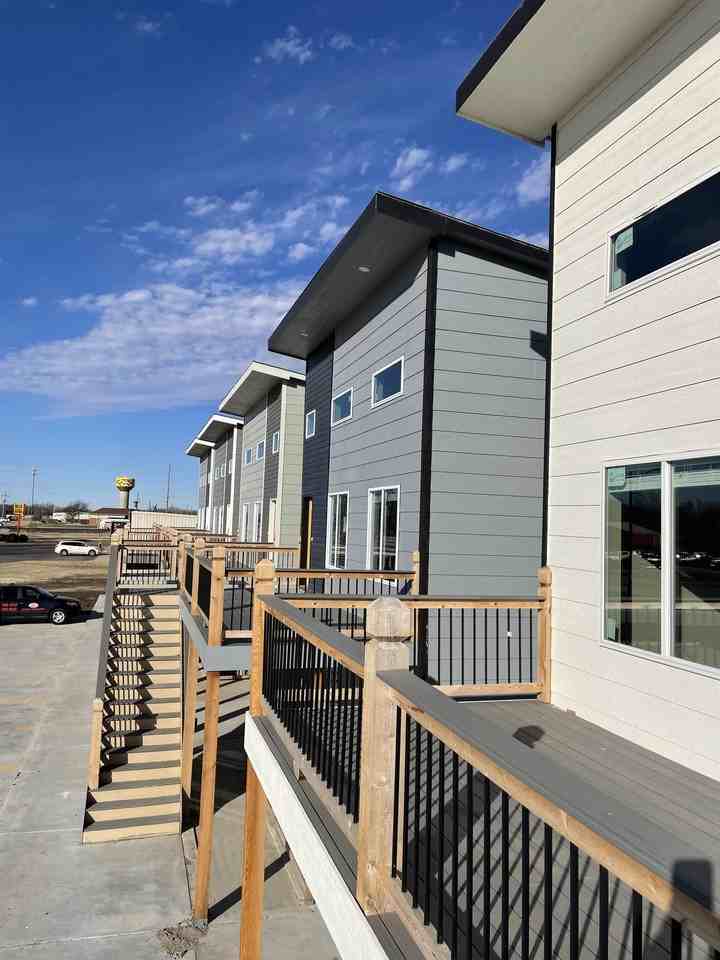 300 E Ford St #1 - Photo 3 of 18