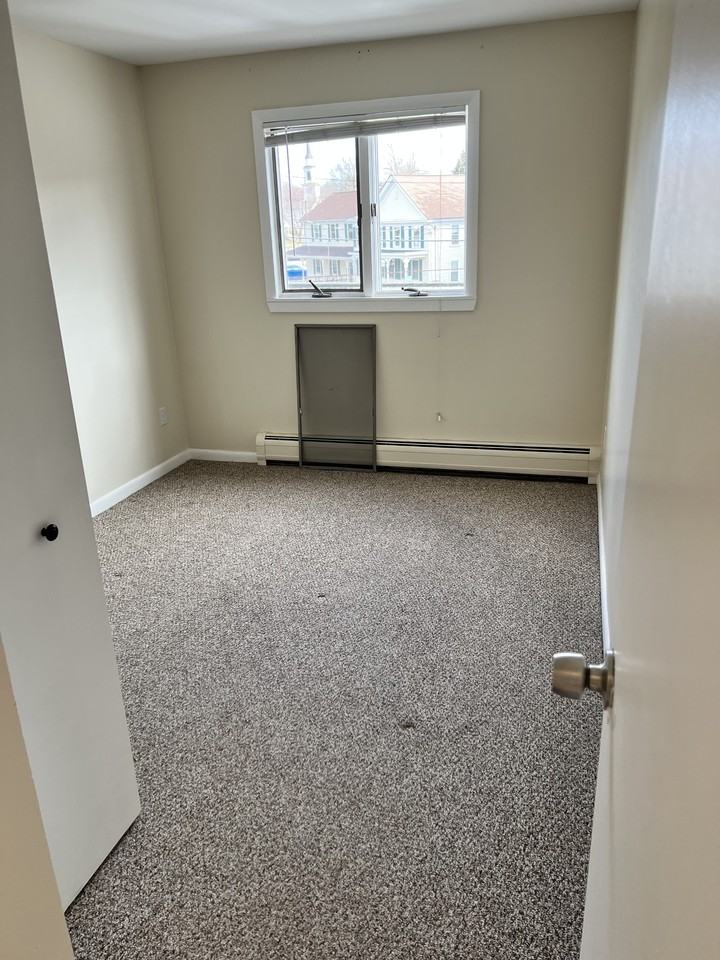 6 Sugarloaf St #B - Photo 3 of 10