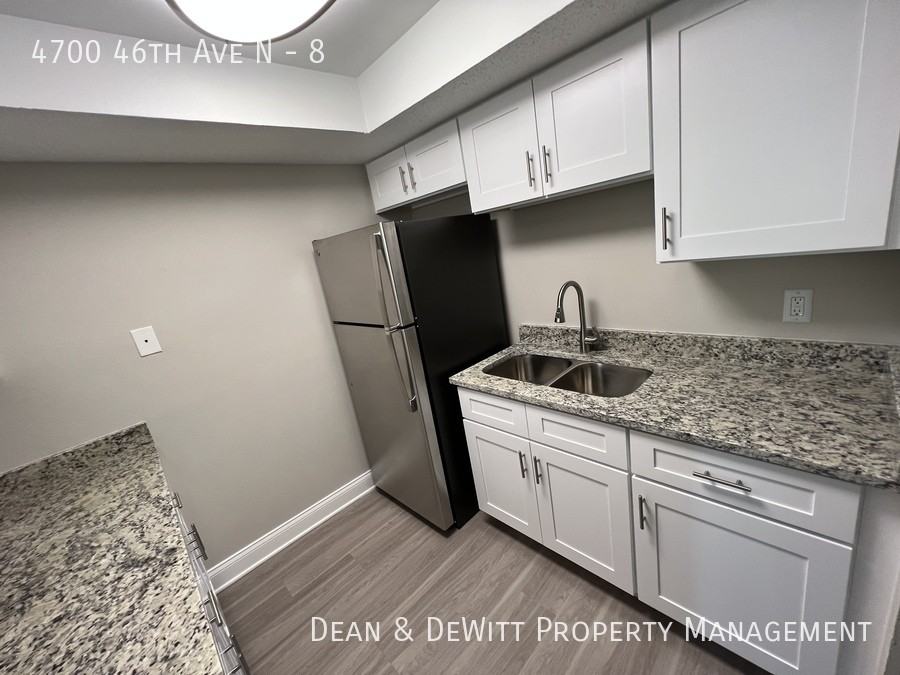 4700 46th Ave N #8 - Photo 3 of 12