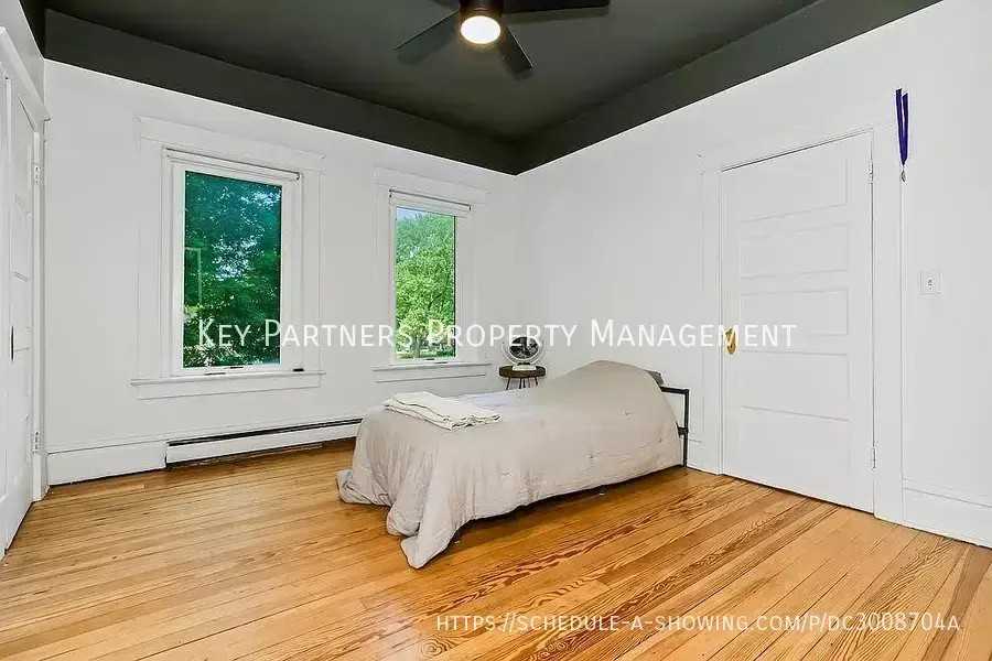 328 Monroe Ave - Photo 2 of 7