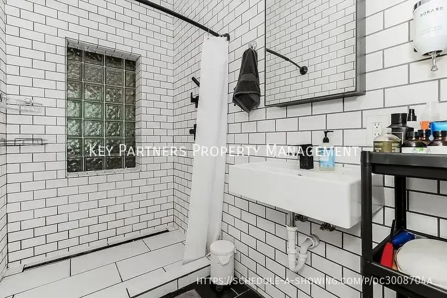 328 Monroe Ave - Photo 3 of 7