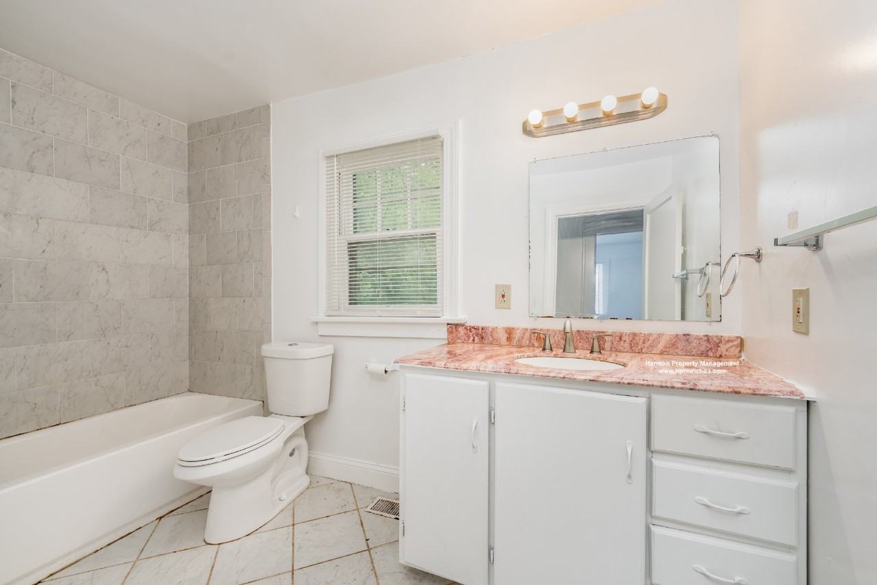 1622 Fairmount St - Photo 2 of 10