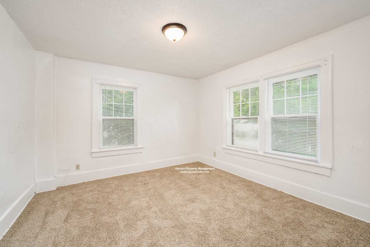 1622 Fairmount St - Photo 3 of 10