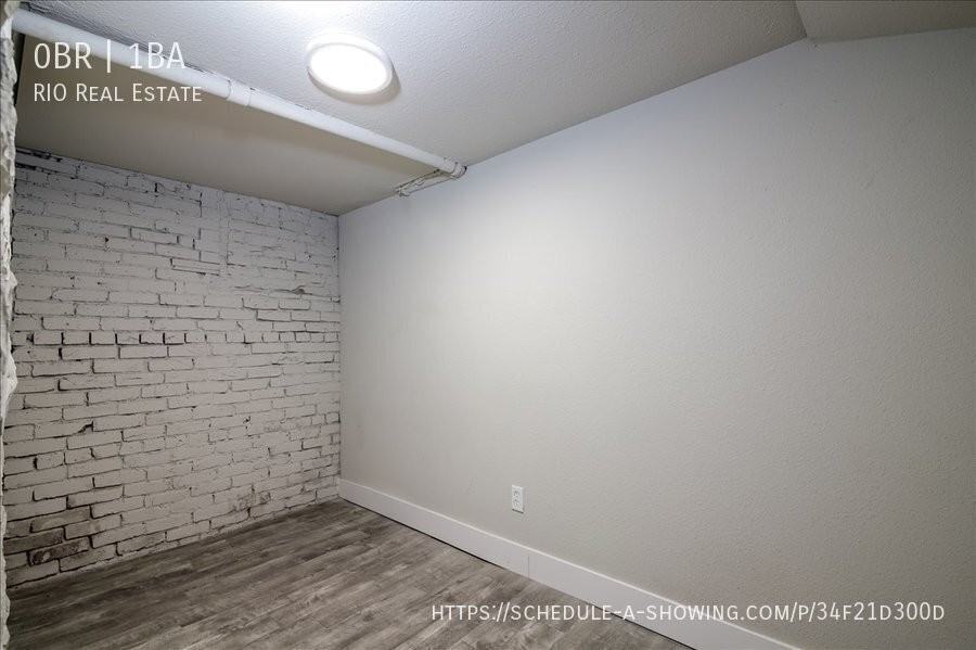 1075 N Clarkson St #15 - Photo 3 of 33