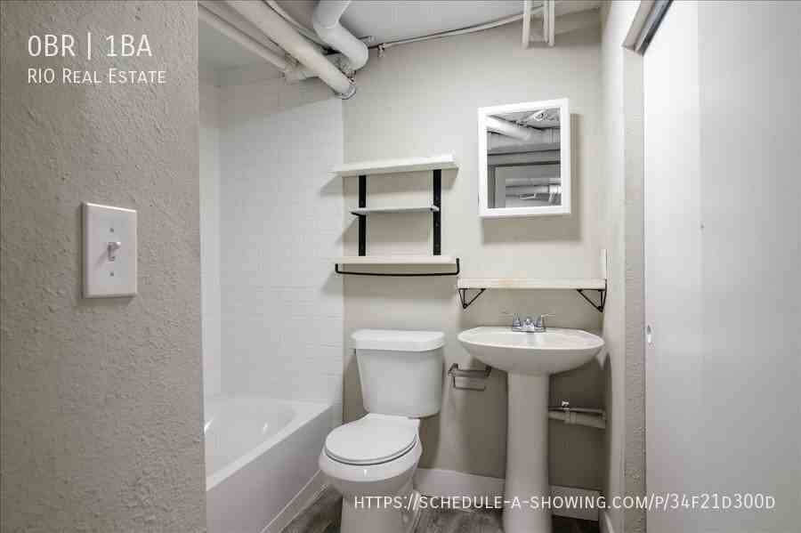 1075 N Clarkson St #15 - Photo 4 of 33