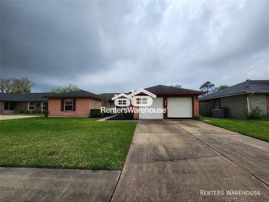 2830 Virginia Colony Dr - Photo 2 of 13