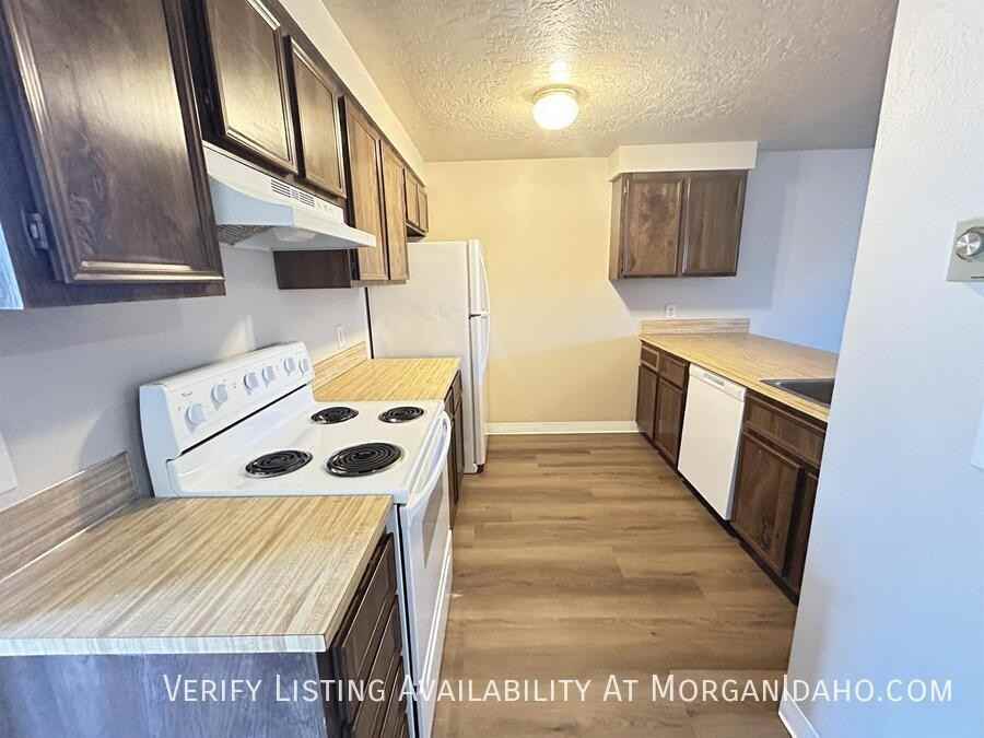 830 Nw 7th St - Photo 3 of 9