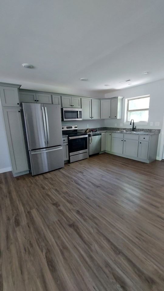 715 S Muldrow St #NA - Photo 2 of 13