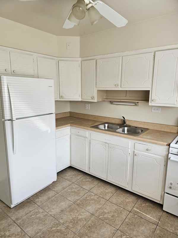 320 W Dale Dr #4 - Photo 2 of 6