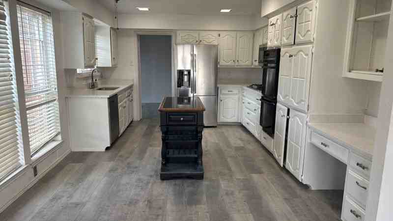 1604 Elk Grove Dr - Photo 2 of 17