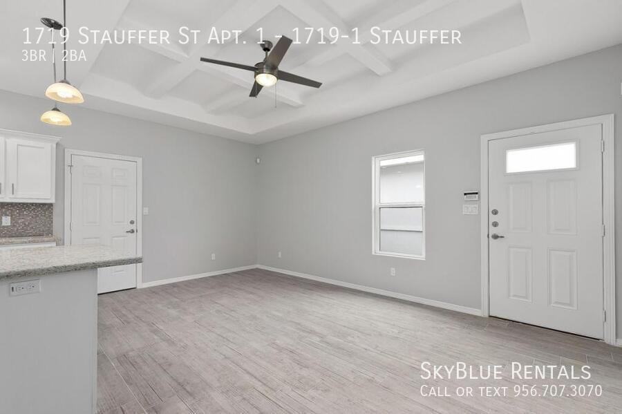 1719 Stauffer St Unit 1 - Photo 2 of 9