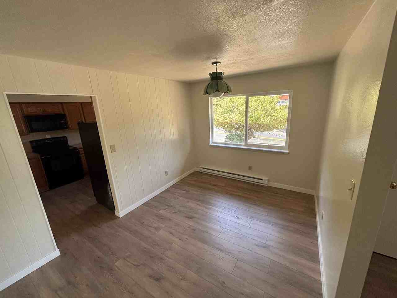 1188 Ne Lincoln St - Photo 5 of 11