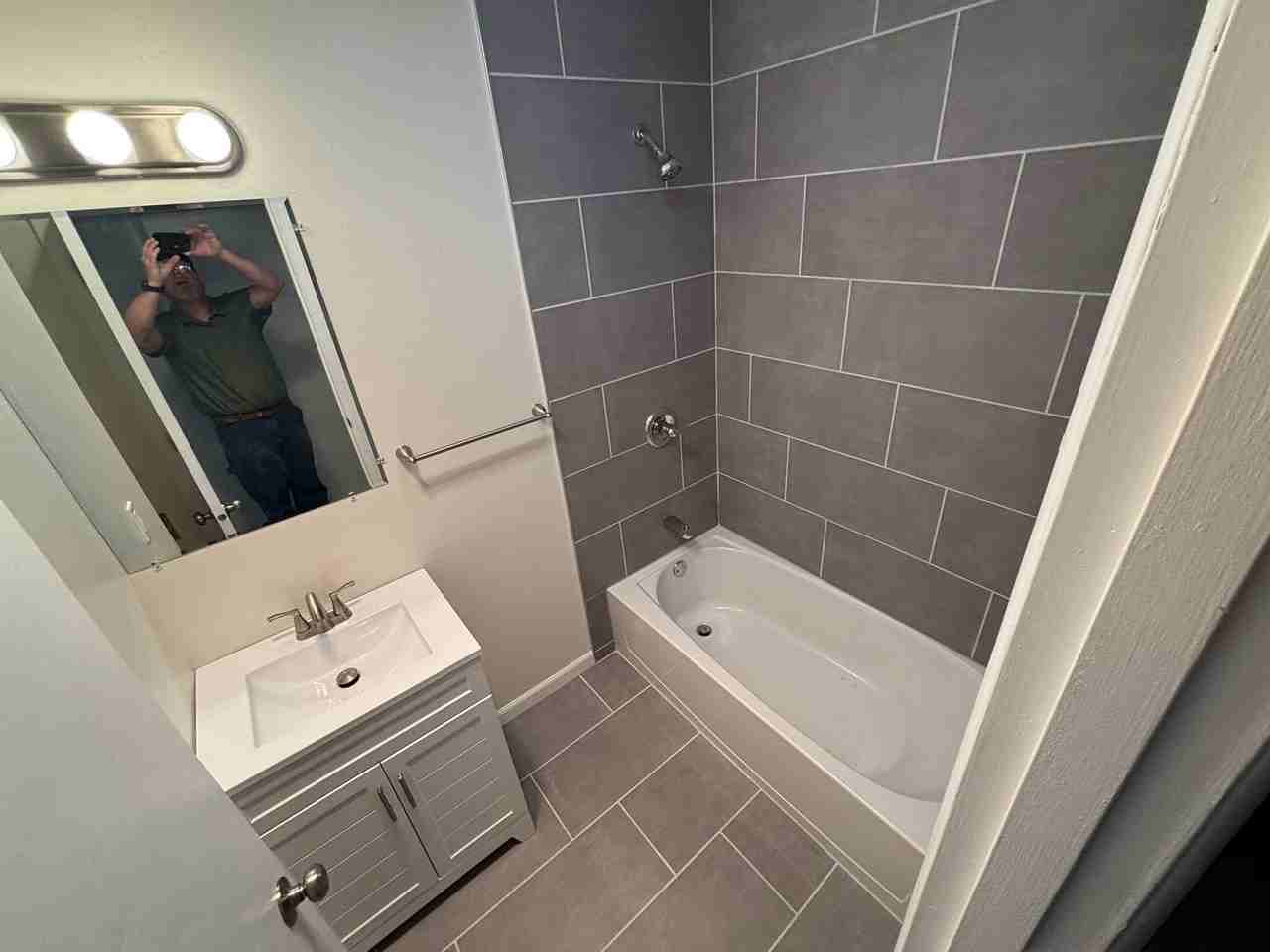 1188 Ne Lincoln St - Photo 6 of 11