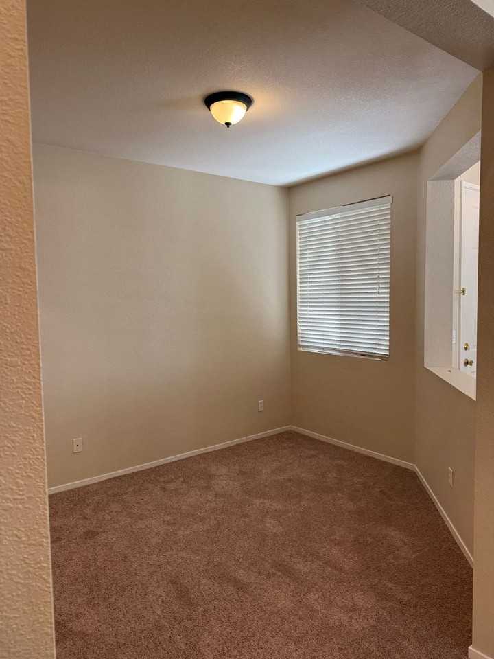 675 Bridgeford Dr - Photo 4 of 21
