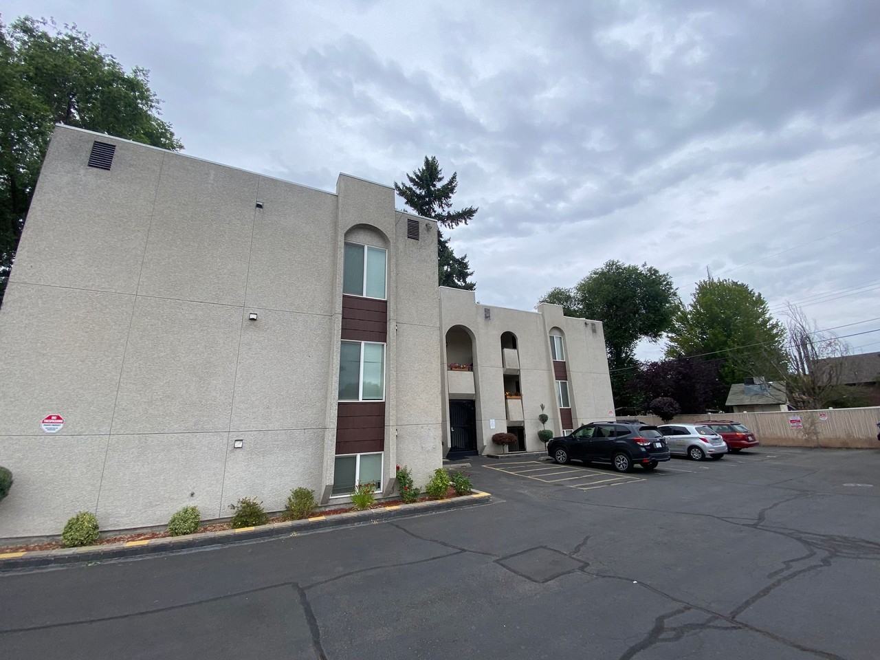 827 E. Ermina Ave - Photo 4 of 6