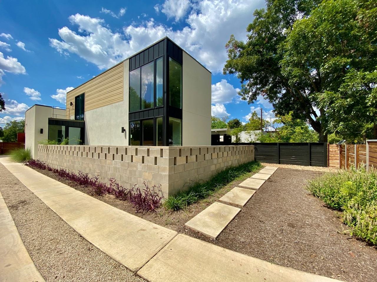 1905 Riverview St #A - Photo 2 of 45