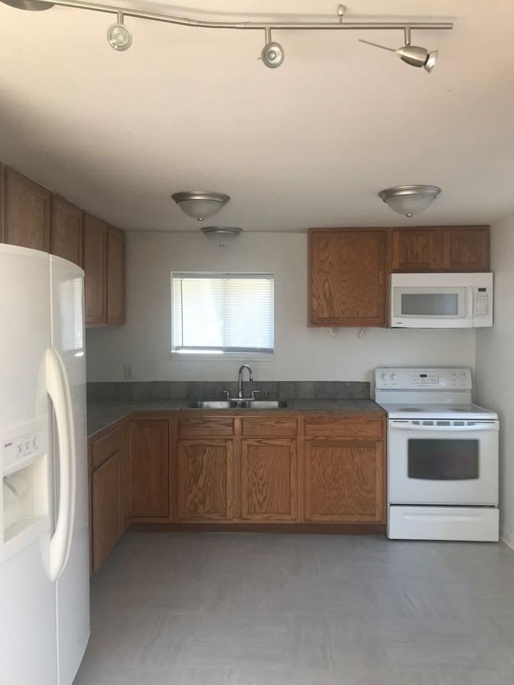 115 E Fremont St - Photo 3 of 11