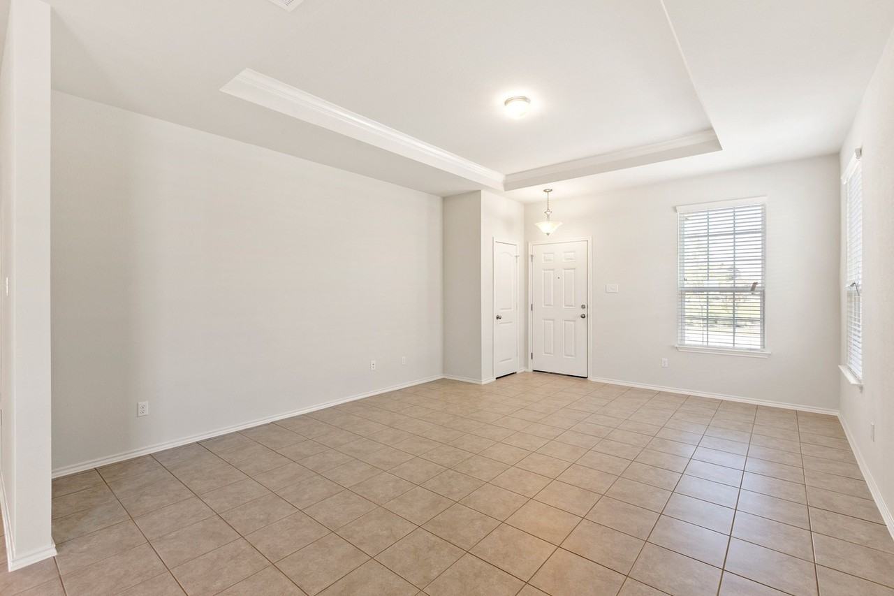 500 Martha Dr - Photo 3 of 21