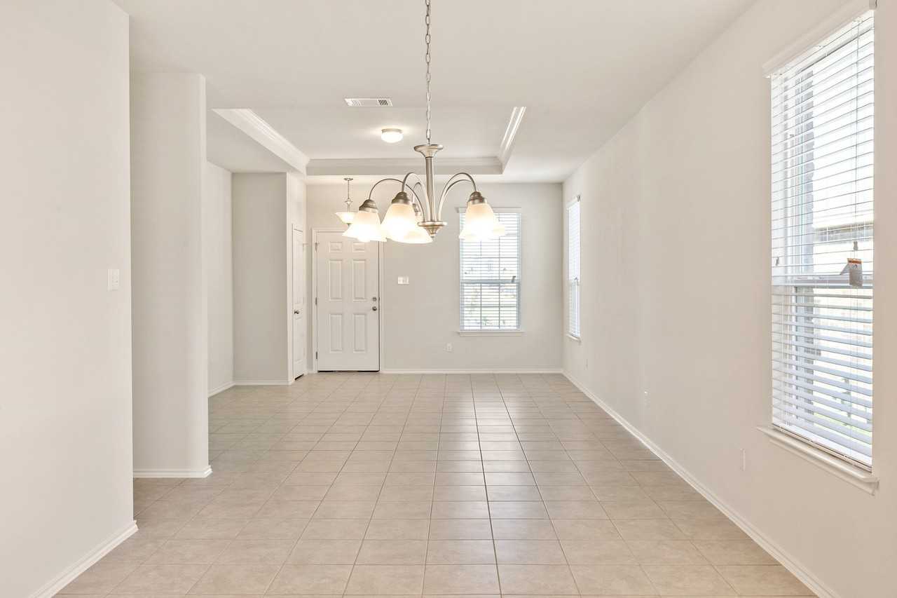 500 Martha Dr - Photo 4 of 21