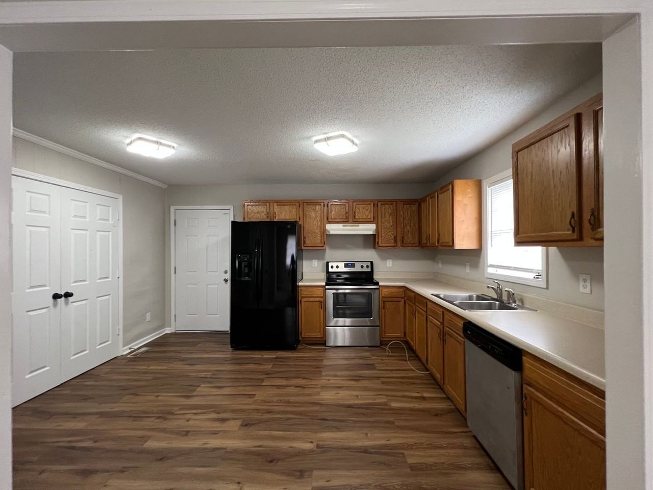 710 Dixie St - Photo 2 of 6