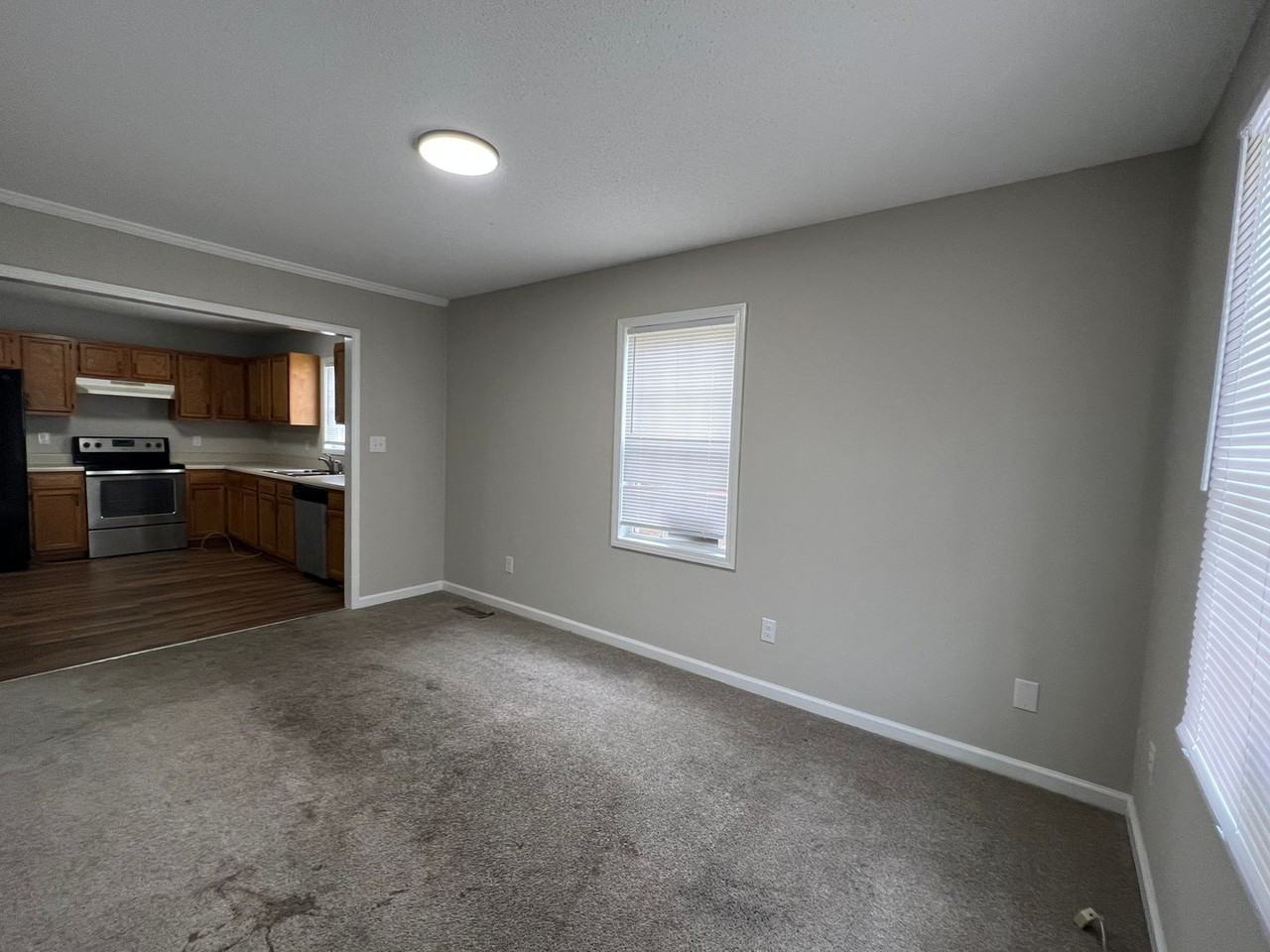 710 Dixie St - Photo 3 of 6