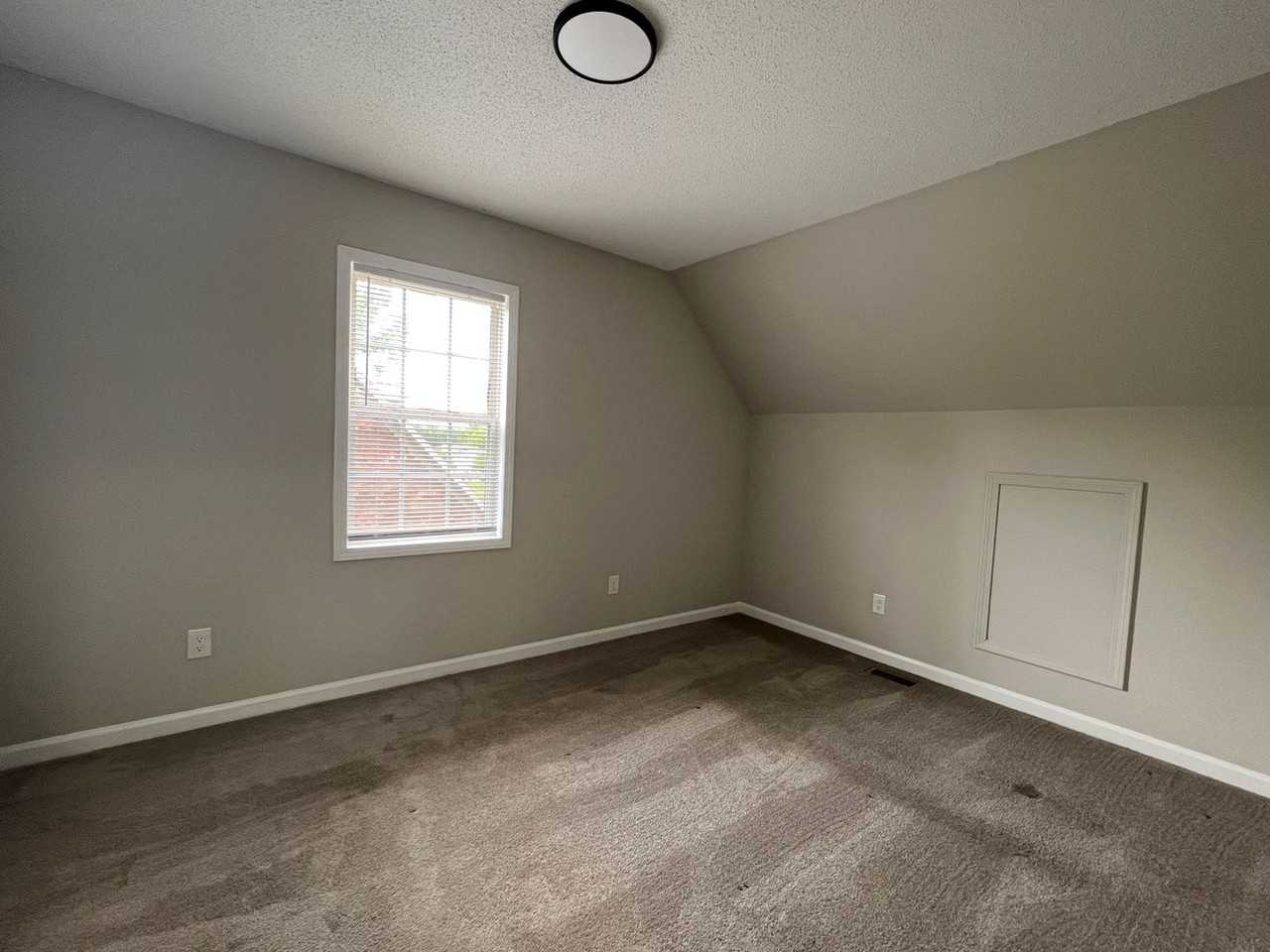 710 Dixie St - Photo 4 of 6