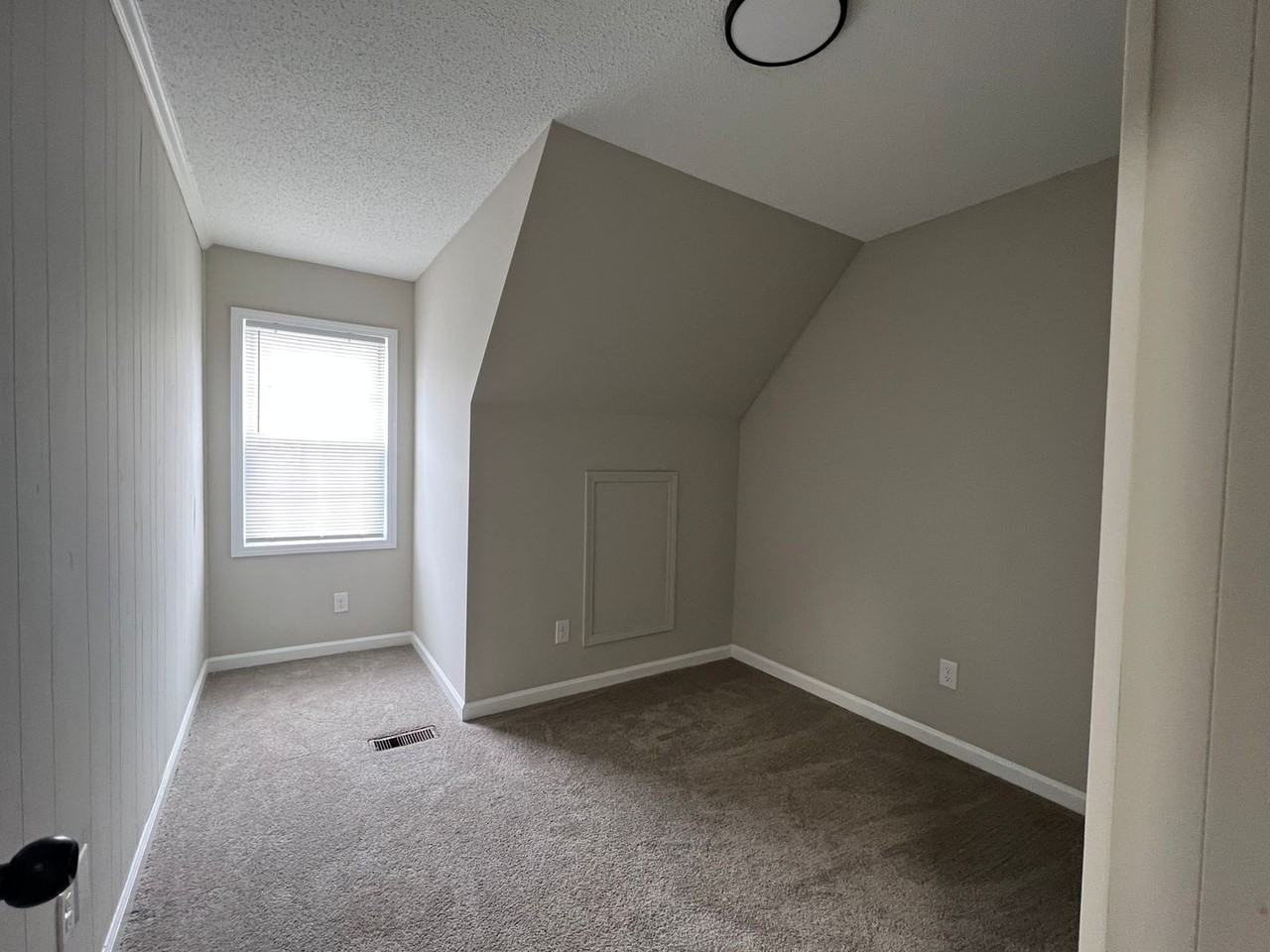 710 Dixie St - Photo 5 of 6