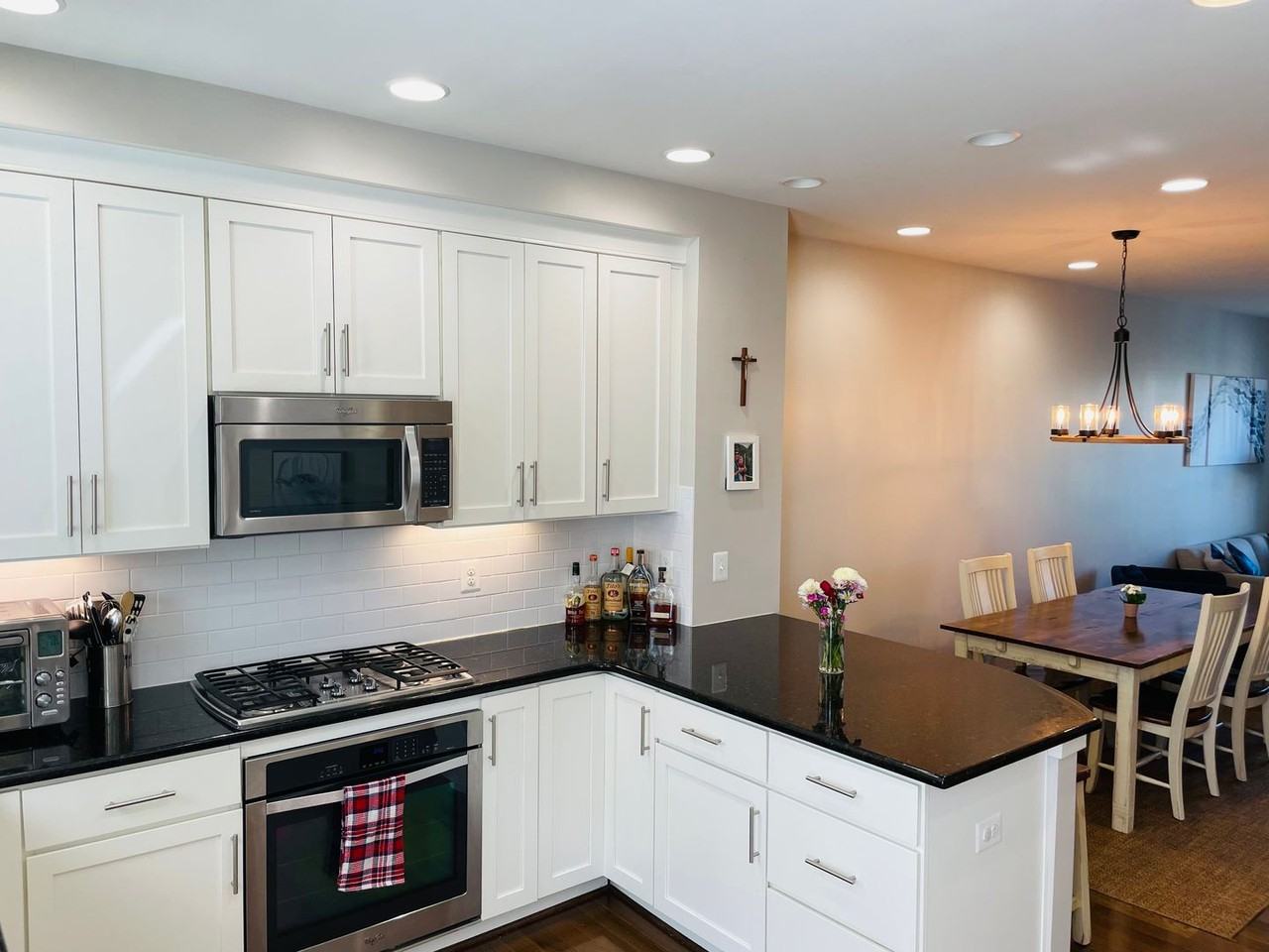 924 Pete Jones Way - Photo 3 of 36