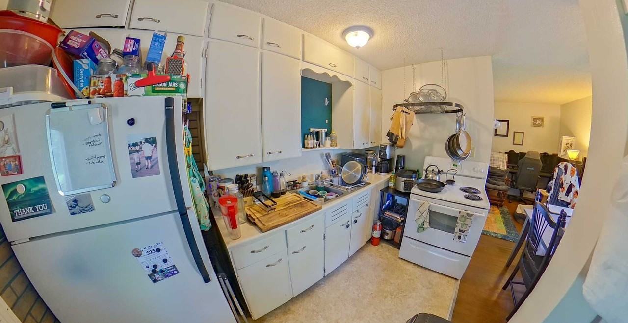 2044 Hayes Dr - Photo 2 of 8