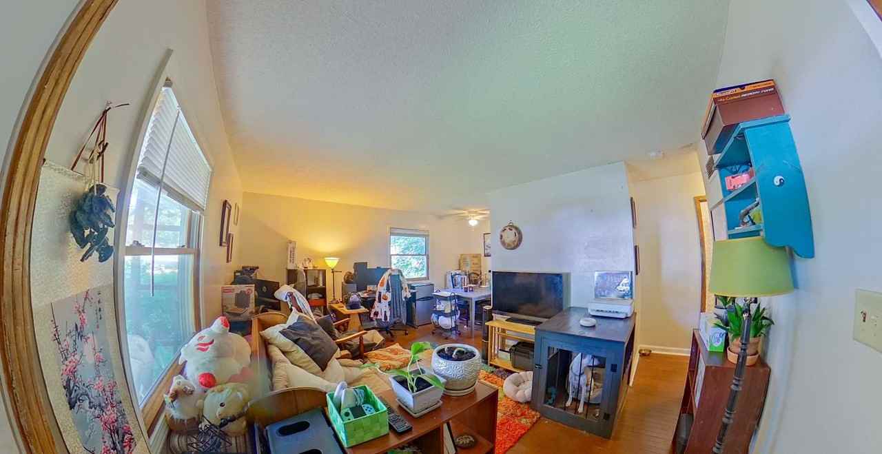 2044 Hayes Dr - Photo 4 of 8
