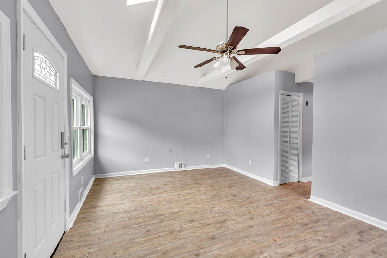 473 Center Ave - Photo 3 of 15