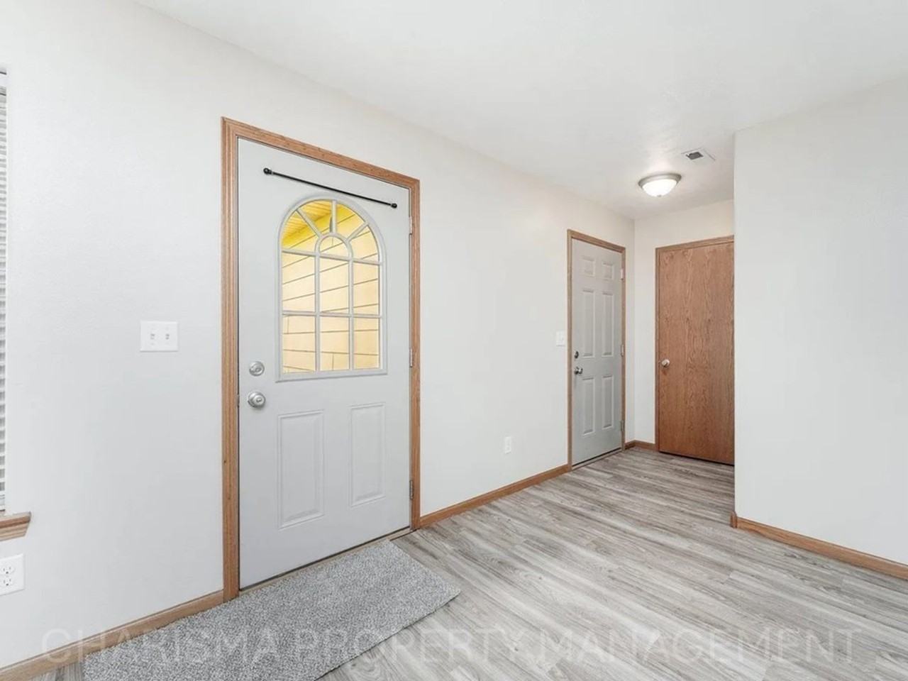 350 S 6th St - Photo 6 of 24