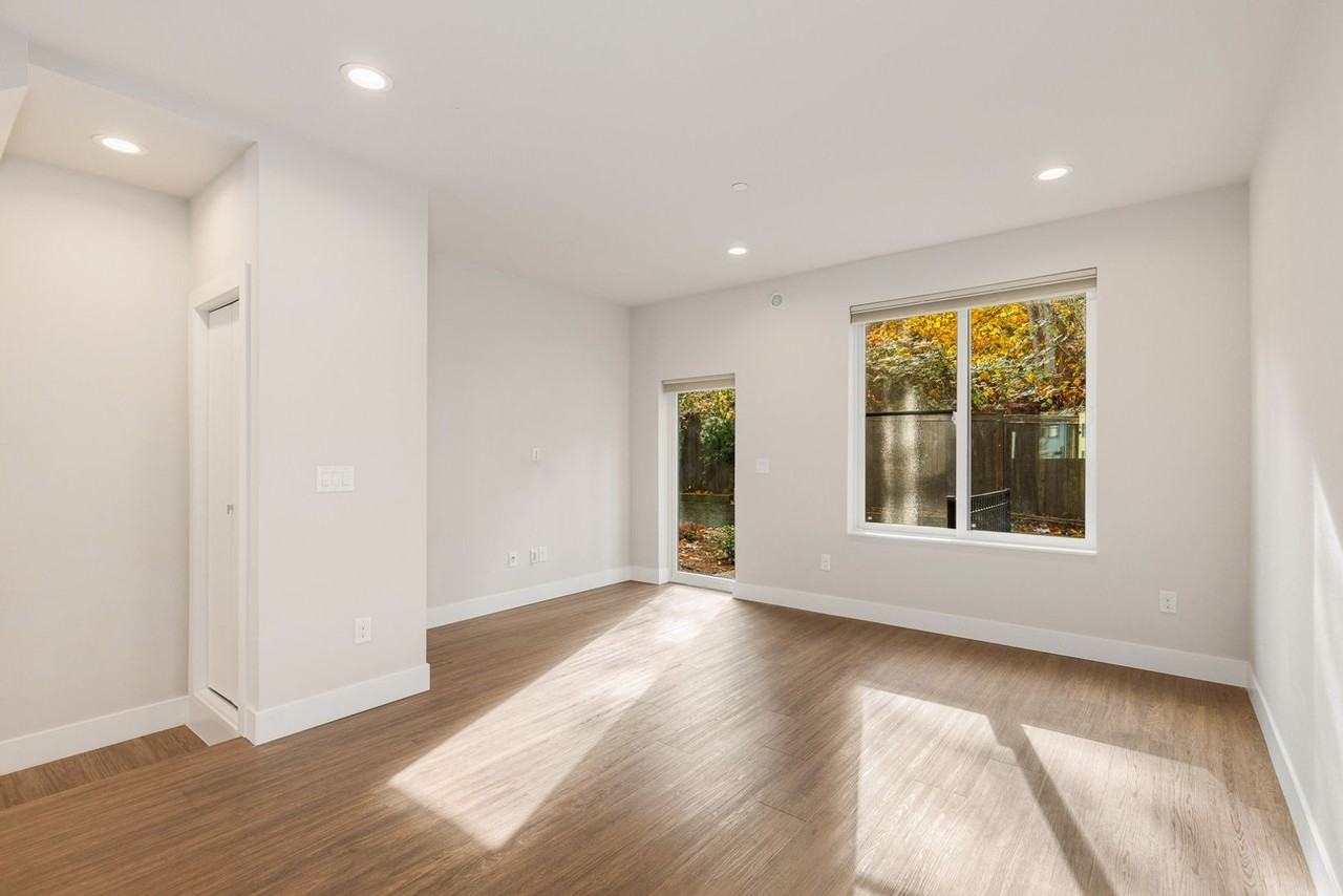 22835 Se 5th Ct - Photo 3 of 18