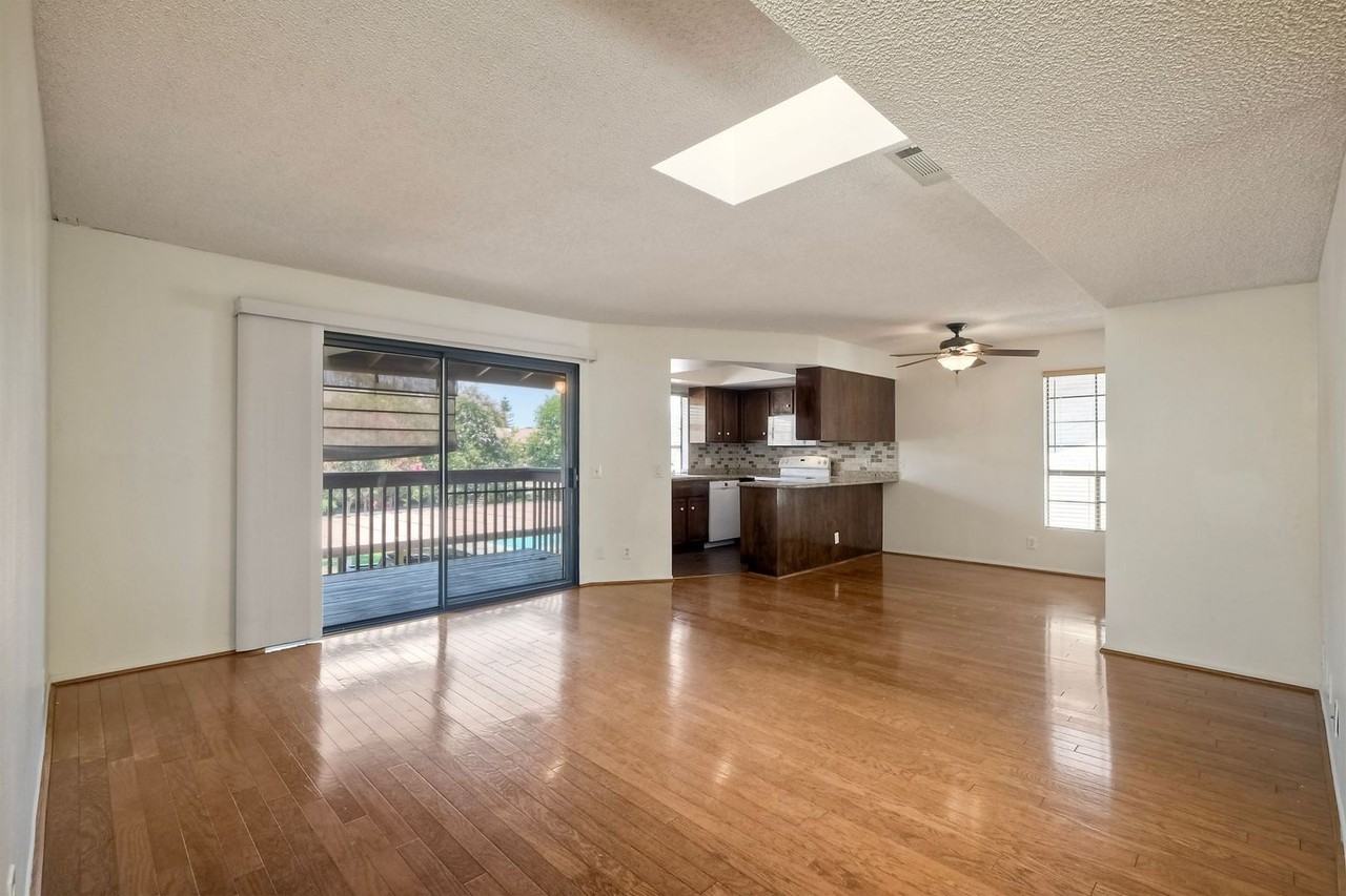 440 Citracado Pkwy - Photo 3 of 36