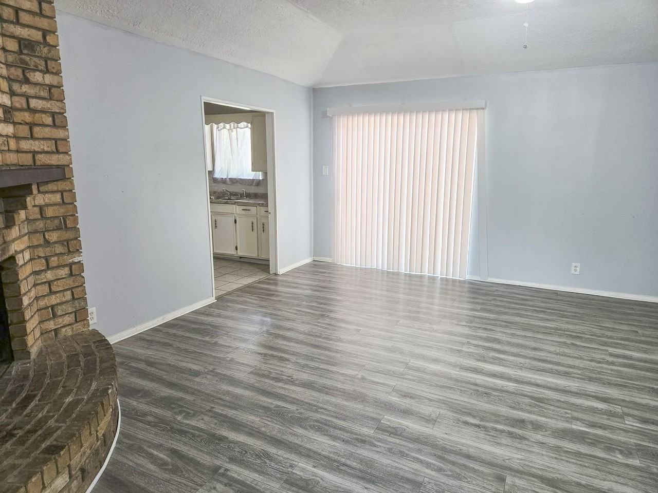 5270 Wildwood Dr - Photo 3 of 16