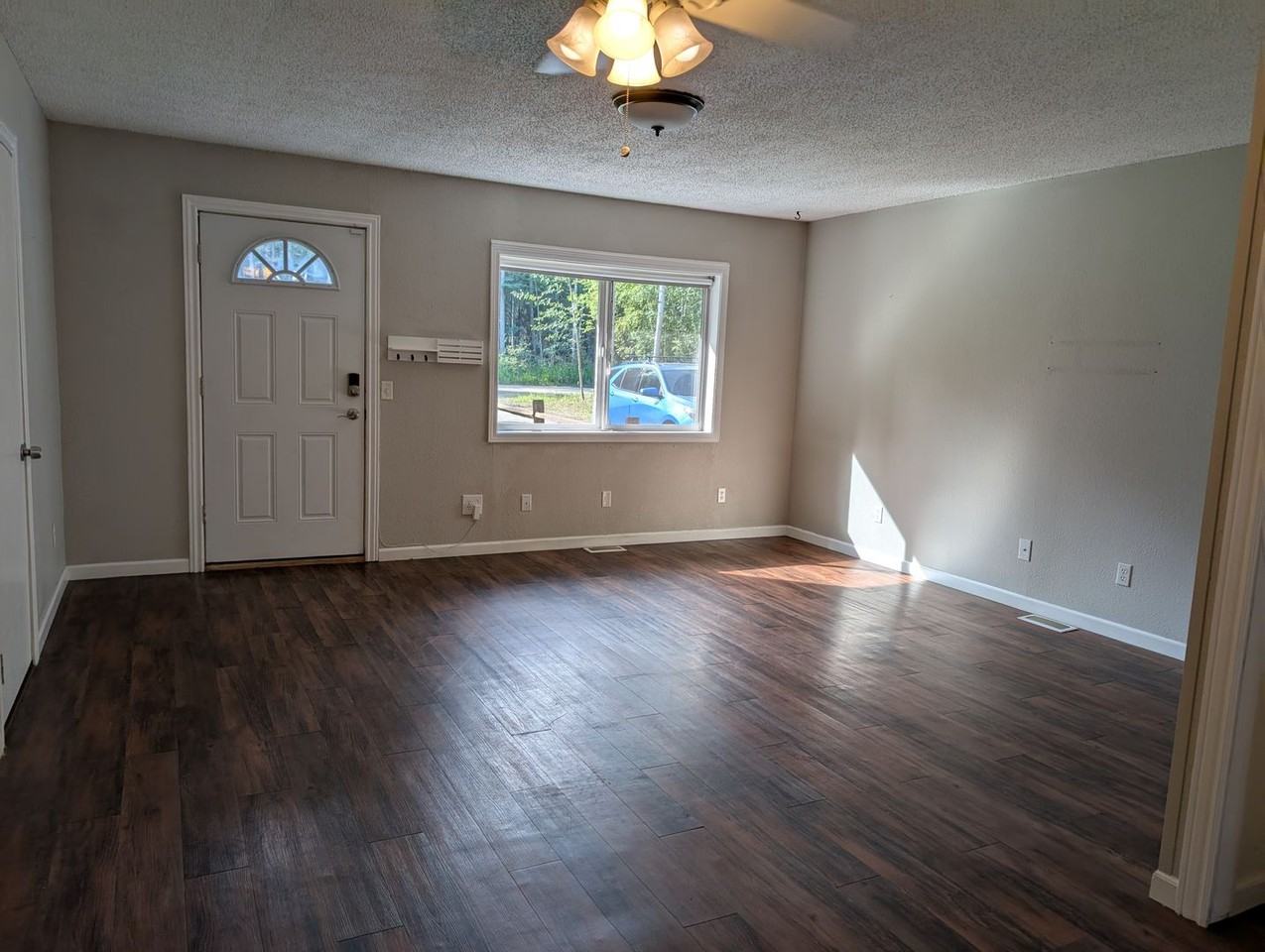 3092 Probert Dr - Photo 2 of 9