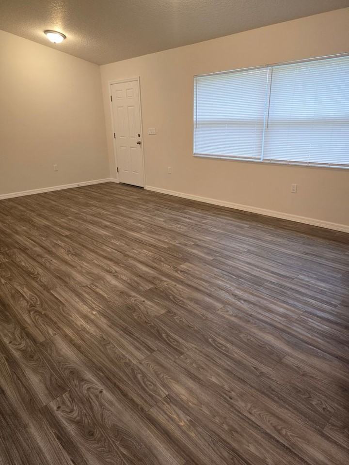 3074 W Bedford Ln - Photo 2 of 13