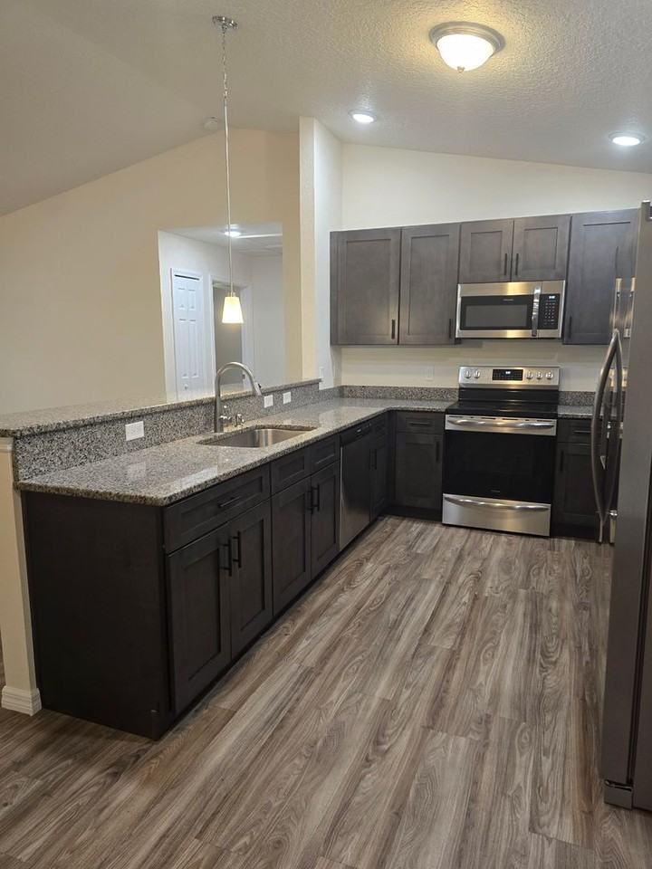 3074 W Bedford Ln - Photo 6 of 13