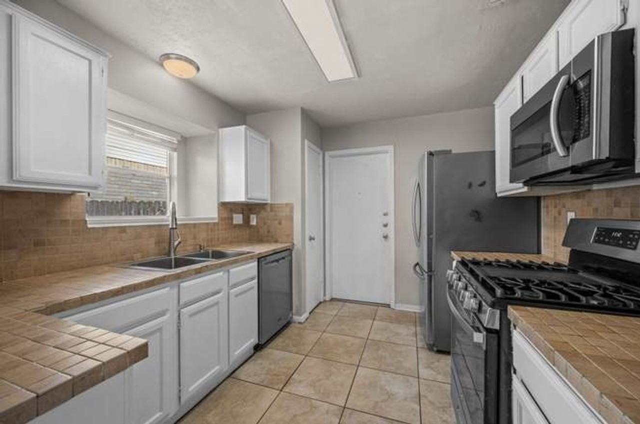 1605 Quail Run Rd - Photo 6 of 50