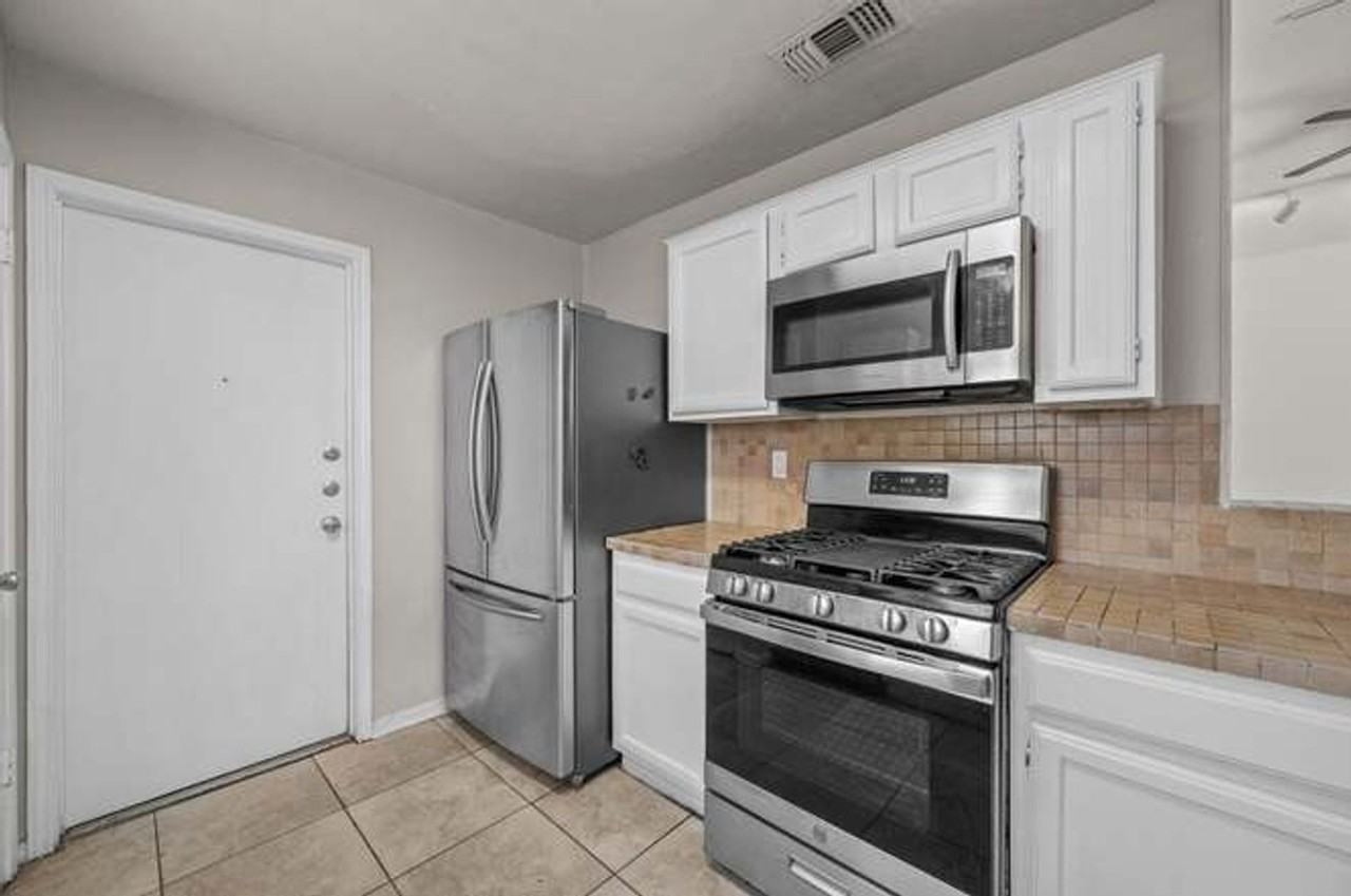 1605 Quail Run Rd - Photo 3 of 50