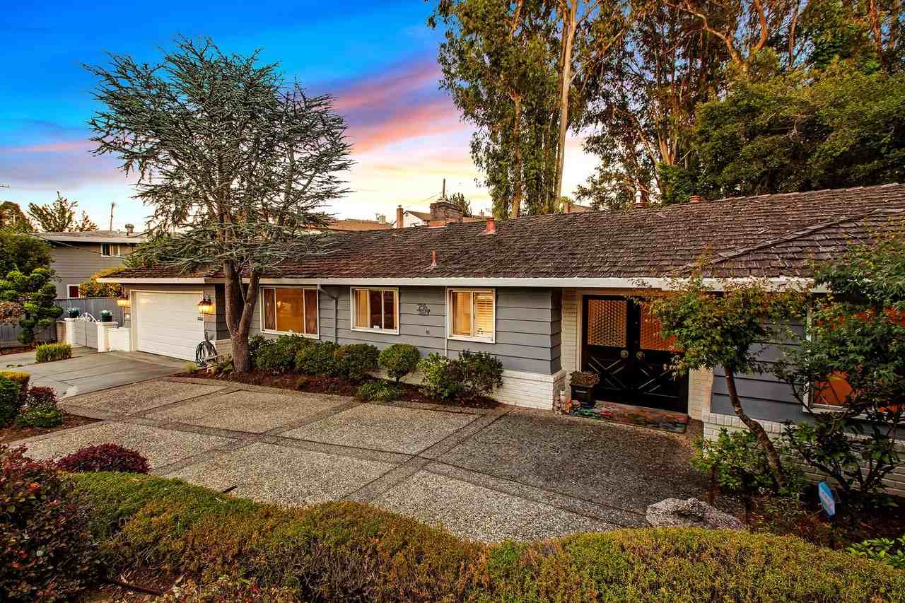 3605 Kingridge Dr - Photo 2 of 31