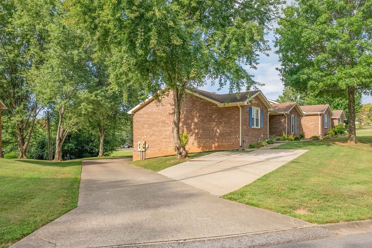 3066 Woody Ln - Photo 2 of 32